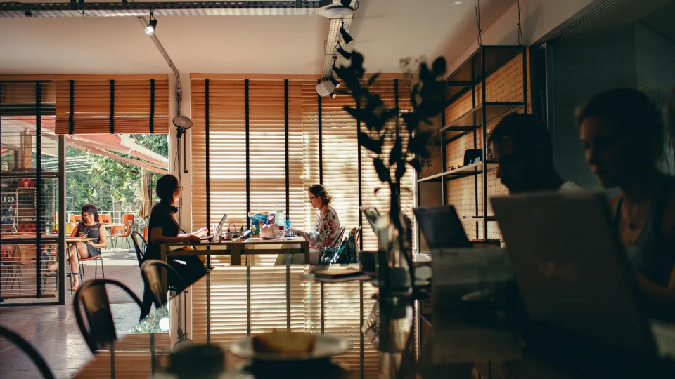 เราพร้อมช่วยตอบทุกข้อสงสัย